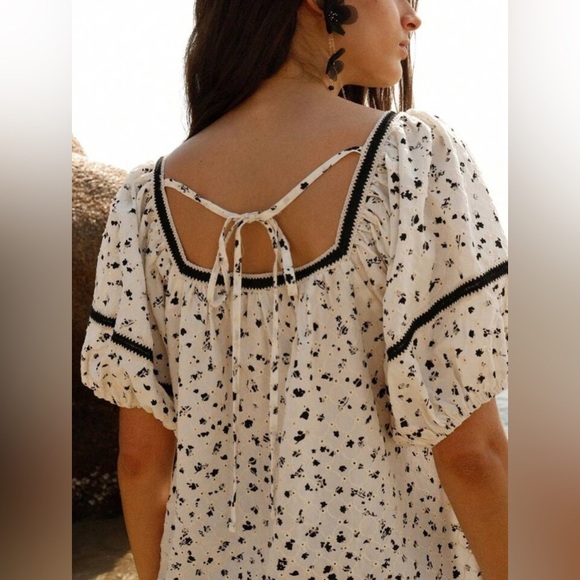 ❗️SOLD ❗️ Short Sleeve Ditsy Floral White Black Trim Shirt Size XL/12 - Picture 4 of 13